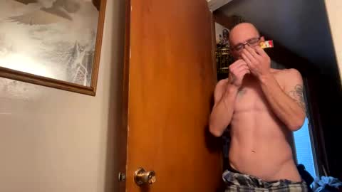 Snapshot of slim315488 chatting on December 2024 01:51:01 PM slim315488 online show from December 2024 01:51:01 PM