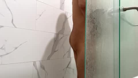 Snapshot of slimbuttniceguy chatting on January 2025 07:05:01 PM slimbuttniceguy online show from January 2025 07:05:01 PM