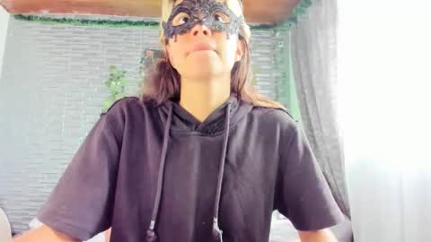 slone03 online show from October 2025 03:46:02 PM