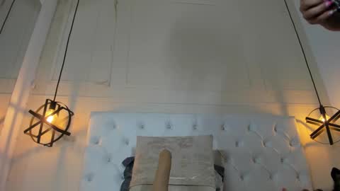 Luna online show from February 2025 01:45:02 AM