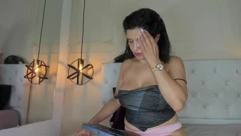 Luna online show from February 2025 07:52:01 PM