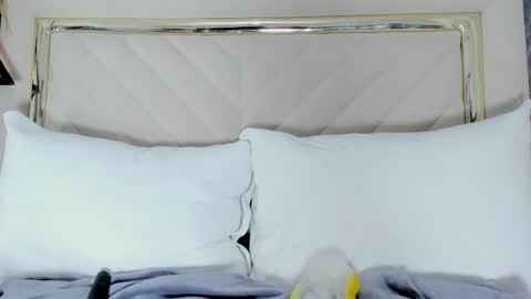 Luna online show from September 2025 07:57:01 PM