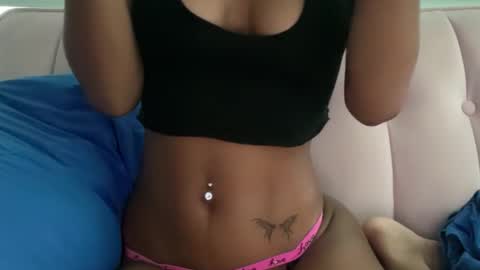 Snapshot of sluttyandsmall chatting on October 2025 01:06:01 AM Jade online show from October 2025 01:06:01 AM