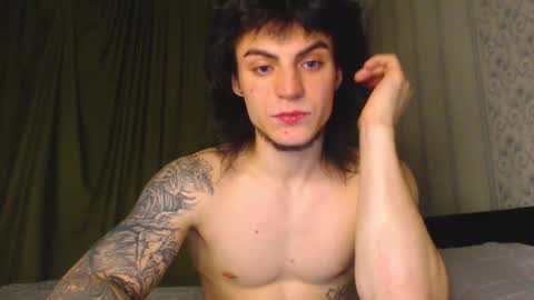 Gus online show from November 2025 06:08:01 PM