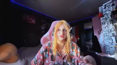 Snapshot of slyviabuffum chatting on October 2025 02:01:02 AM Diana online show from October 2025 02:01:02 AM