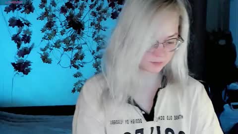 smallimpmeili online show from November 2025 07:16:02 PM