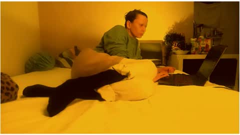 smile_dance_ online show from February 2025 11:17:02 AM