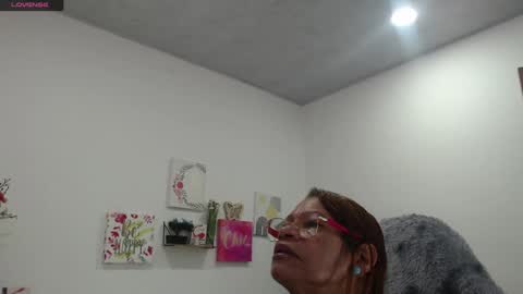 Smileth online show from September 2025 12:42:02 PM