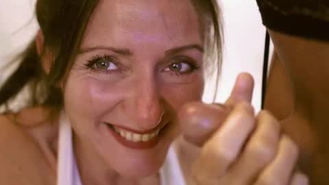 Snapshot of smilinglove chatting on October 2025 11:44:02 AM Tati San online show from October 2025 11:44:02 AM