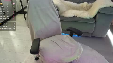 Snapshot of smilym chatting on October 2025 12:03:01 PM smilym online show from October 2025 12:03:01 PM