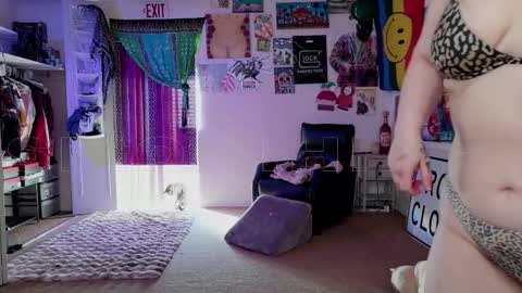 Snapshot of smokihippi chatting on November 2025 10:19:01 PM Big Dawg online show from November 2025 10:19:01 PM