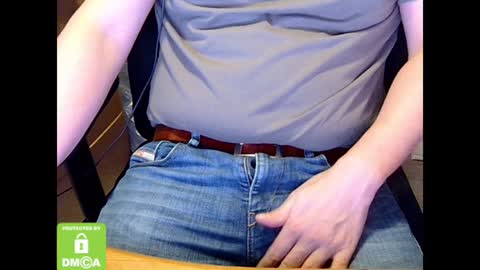 Snapshot of sneakybill82 chatting on December 2024 01:32:01 PM Sneakybill online show from December 2024 01:32:01 PM