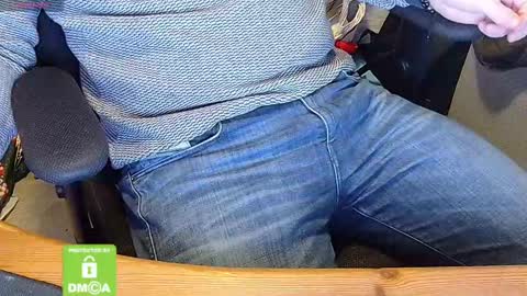 Snapshot of sneakybill82 chatting on February 2025 07:42:02 AM Sneakybill online show from February 2025 07:42:02 AM