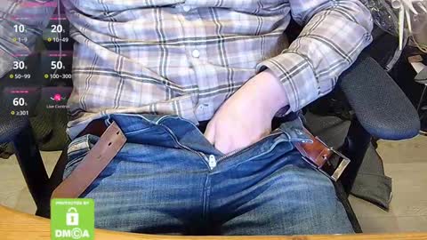 Snapshot of sneakybill82 chatting on February 2025 10:39:02 PM Sneakybill online show from February 2025 10:39:02 PM