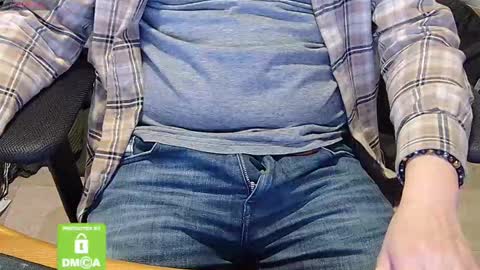 Snapshot of sneakybill82 chatting on March 2025 08:38:02 PM Sneakybill online show from March 2025 08:38:02 PM