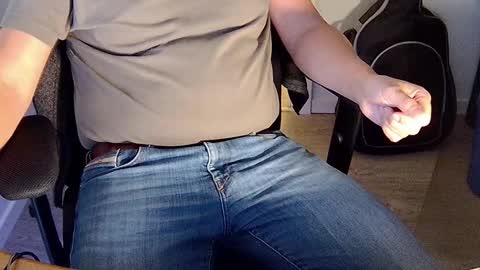 Snapshot of sneakybill82 chatting on September 2025 06:35:01 PM Sneakybill online show from September 2025 06:35:01 PM