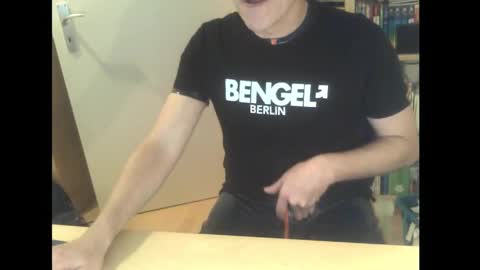 Snapshot of sneaxfreund chatting on January 2025 03:06:02 AM sneaxfreund online show from January 2025 03:06:02 AM