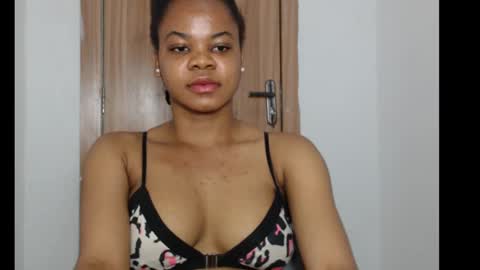 Snapshot of snowdrop5 chatting on January 2025 10:40:01 AM snowdrop5 online show from January 2025 10:40:01 AM