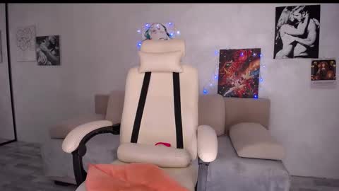 Snapshot of so_sexy_monna chatting on December 2024 06:28:01 PM Monna online show from December 2024 06:28:01 PM