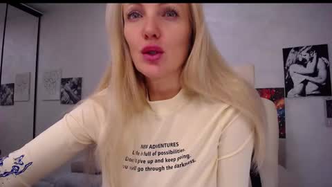 Snapshot of so_sexy_monna chatting on January 2025 02:46:01 PM Monna online show from January 2025 02:46:01 PM