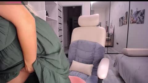 Snapshot of so_sexy_monna chatting on September 2025 05:48:01 PM Monna online show from September 2025 05:48:01 PM