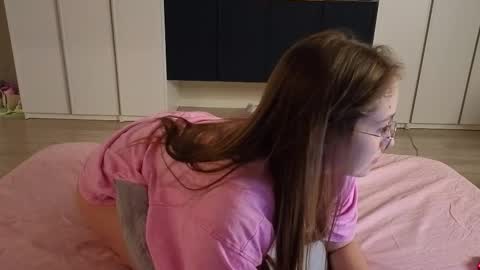 Snapshot of sofaris chatting on November 2025 06:15:01 PM Sophy online show from November 2025 06:15:01 PM