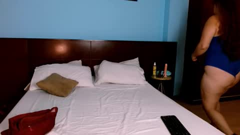 sofia_mooon online show from September 2025 03:30:01 AM