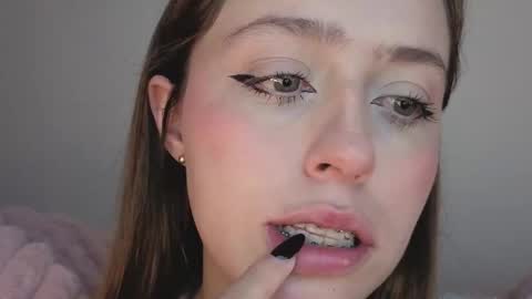     online show from October 2025 03:45:02 AM