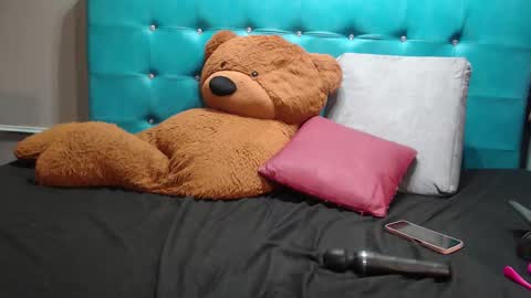 Sofa online show from February 2025 05:18:02 PM