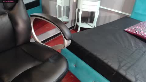 Sofa online show from February 2025 11:13:02 AM