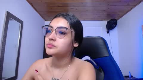 Snapshot of sofiaasexy19 chatting on November 2025 01:22:02 PM Sofia online show from November 2025 01:22:02 PM