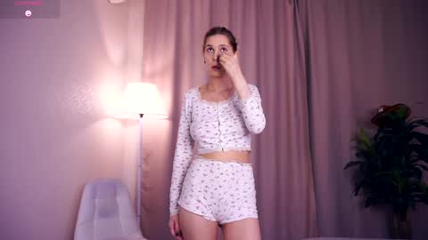 Hi My name is Sofia Welcome to my room Please thumbs up - its important online show from September 2025 06:29:01 AM