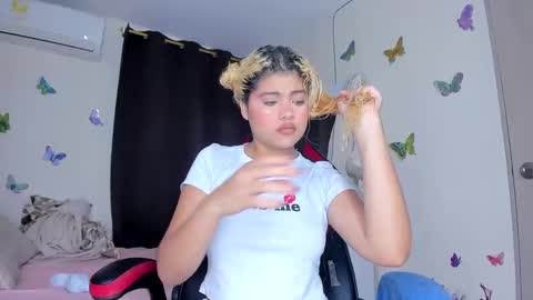 sofiacastillo01 online show from September 2025 01:35:01 PM