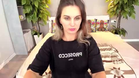 Snapshot of soficroft chatting on September 2025 08:08:02 PM Sofi online show from September 2025 08:08:02 PM