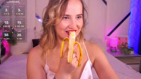 Sofie online show from October 2025 07:45:01 PM