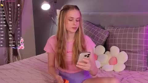 Snapshot of soft_babe chatting on September 2025 11:12:01 AM Milisa online show from September 2025 11:12:01 AM