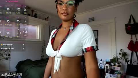 Snapshot of softbby123 chatting on October 2025 07:33:01 PM Chloe Kiwi online show from October 2025 07:33:01 PM