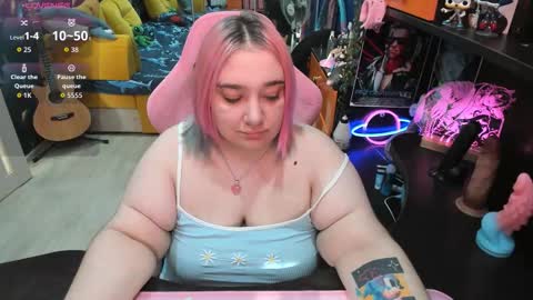 Snapshot of softie_sofy chatting on October 2025 03:17:01 AM Sofie online show from October 2025 03:17:01 AM