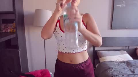 Snapshot of softt_kitty chatting on October 2025 09:56:02 AM Emily online show from October 2025 09:56:02 AM