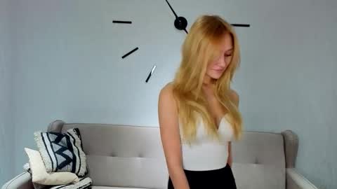 Monica online show from November 2025 06:19:01 PM