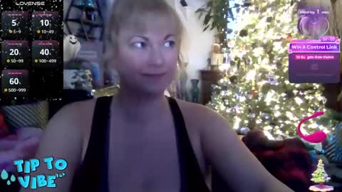 solesticia online show from December 2024 08:40:02 PM