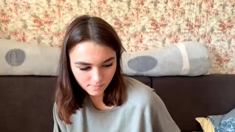 Snapshot of somerfrieler chatting on October 2025 08:25:01 AM Hello My name is Jane im new model here and little but shy but curious. online show from October 2025 08:25:01 AM