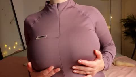 Snapshot of sonya_baby chatting on November 2025 02:01:01 PM SONIA online show from November 2025 02:01:01 PM