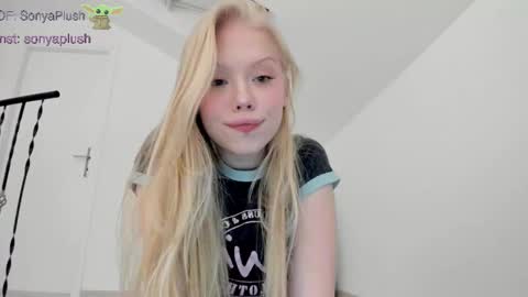 Sonya  Instagram   Twitter sonyaplushgirl  OnlyFans sonyaplush online show from February 2025 06:12:01 PM