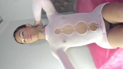 Snapshot of sophia_horny19 chatting on October 2025 06:43:02 AM sophia_horny19 online show from October 2025 06:43:02 AM