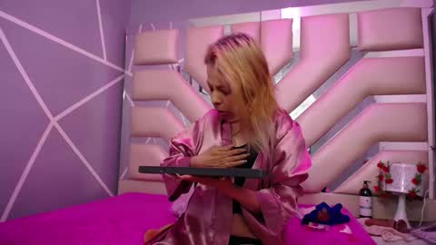 Snapshot of sophia_ny chatting on February 2025 11:09:01 PM SOPHIA online show from February 2025 11:09:01 PM