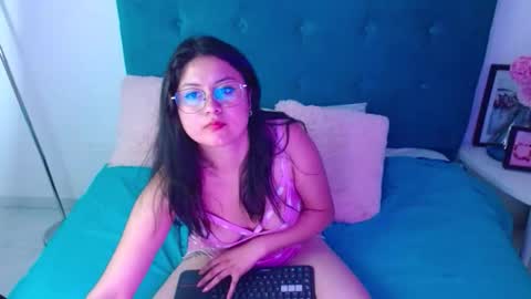 sophiaa_queen2 online show from October 2025 05:56:01 PM