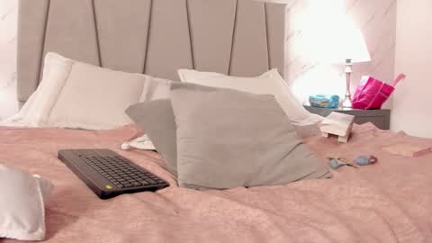 SOPHIE online show from September 2025 09:38:01 PM