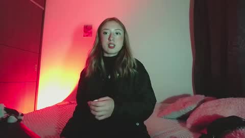 Snapshot of sophie_collins13 chatting on December 2024 03:54:02 AM Sophie online show from December 2024 03:54:02 AM