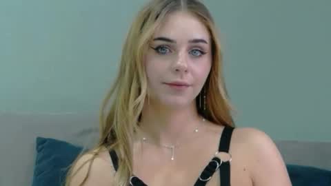 Sophie Liss online show from September 2025 05:40:01 AM